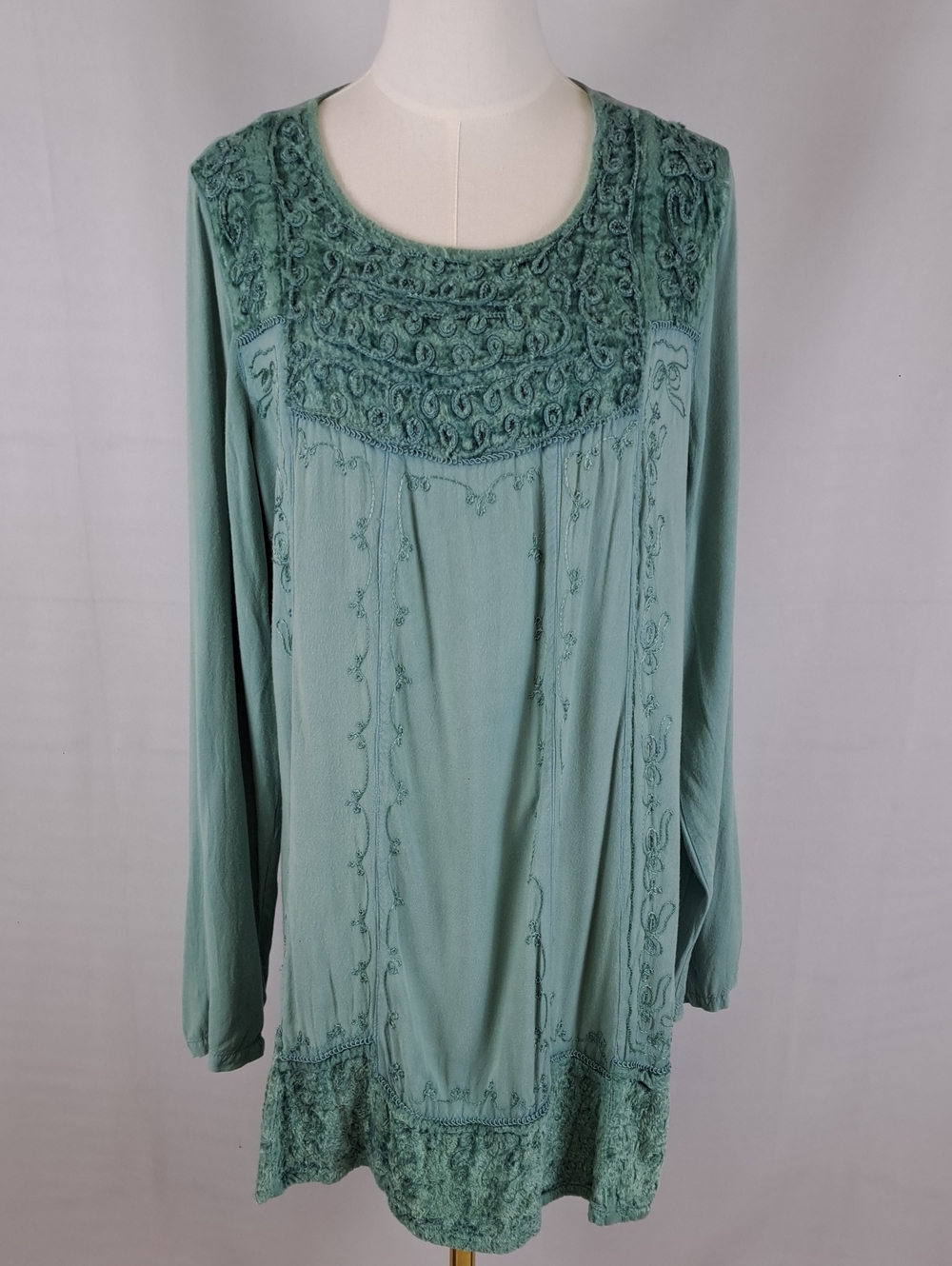 Soft Surroundings Sage Green Embroidered Long Sleeve Tunic Top Earthy Boho Sz L
